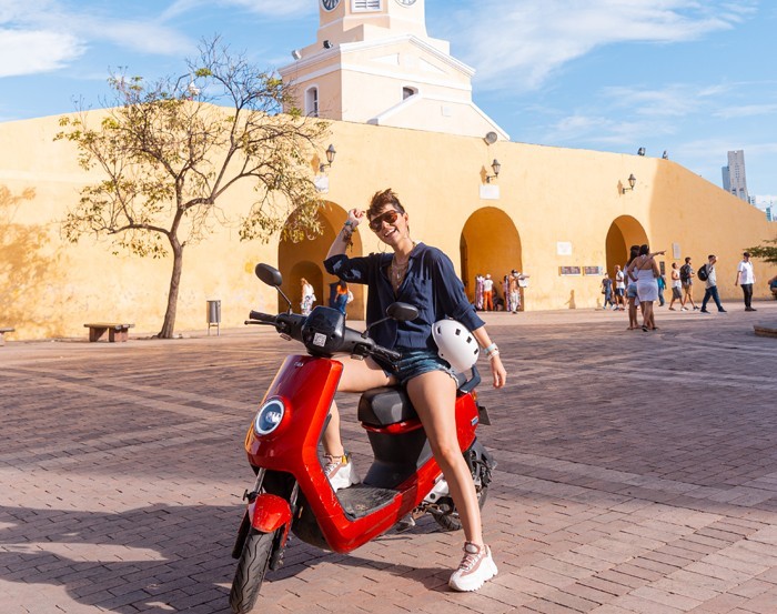 Recorrido en moto eléctrica, ciudad historíca